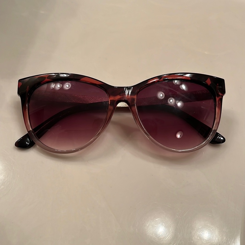 Jessica Simpson Tortoise Cat Eye sunglasses